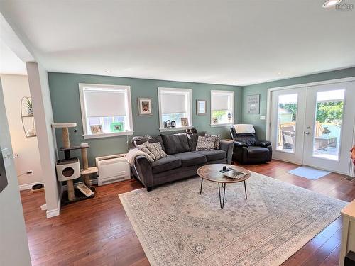 223 Brunswick Street, Truro, NS - Indoor Photo Showing Living Room