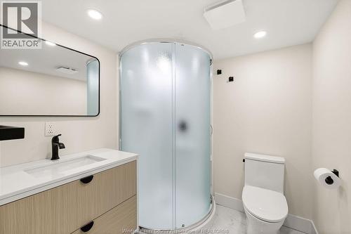 2594 Buckingham, Windsor, ON - Indoor Photo Showing Bathroom