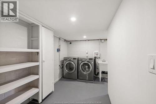 2594 Buckingham, Windsor, ON - Indoor Photo Showing Laundry Room