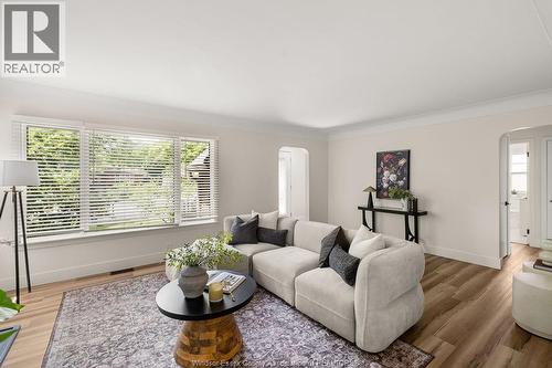 2594 Buckingham, Windsor, ON - Indoor Photo Showing Living Room