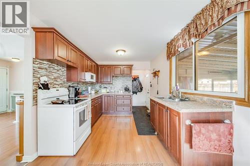 5122 Colbourne Drive, Windsor, ON - Indoor Photo Showing Kitchen