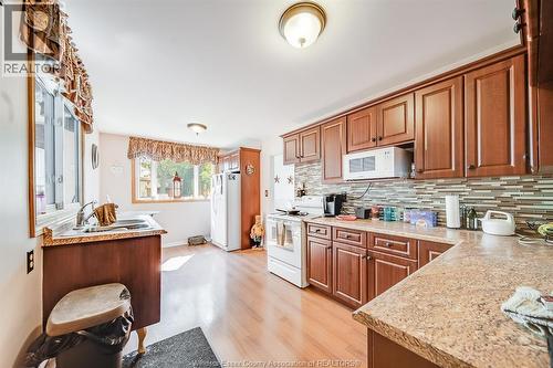 5122 Colbourne Drive, Windsor, ON - Indoor Photo Showing Kitchen