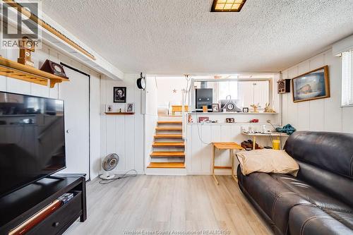 5122 Colbourne Drive, Windsor, ON - Indoor Photo Showing Living Room