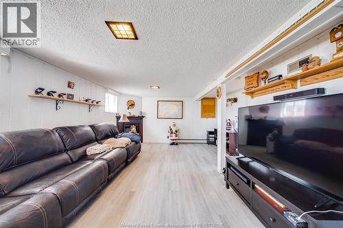 5122 Colbourne Drive, Windsor, ON - Indoor Photo Showing Living Room