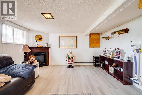 5122 Colbourne Drive, Windsor, ON - Indoor Photo Showing Living Room With Fireplace