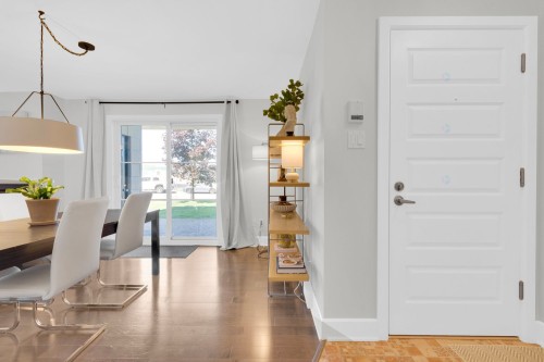 Hall d'entrée/Vestibule - 1  - 102 92E Avenue E., Blainville, QC - Indoor Photo Showing Other Room