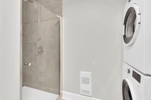 Salle de bains - 1  - 102 92E Avenue E., Blainville, QC - Indoor Photo Showing Laundry Room