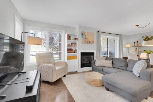 Salon - 1  - 102 92E Avenue E., Blainville, QC - Indoor Photo Showing Living Room With Fireplace