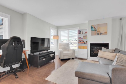 Salon - 1  - 102 92E Avenue E., Blainville, QC - Indoor Photo Showing Living Room With Fireplace