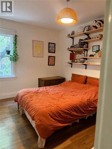 31 St. Clair Avenue, Hamilton, ON - Indoor Photo Showing Bedroom