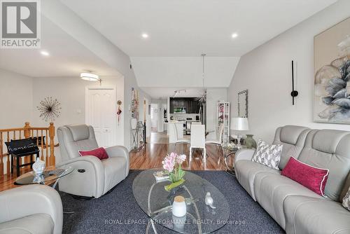 204 - 222 First Street E, Cornwall, ON - Indoor Photo Showing Living Room