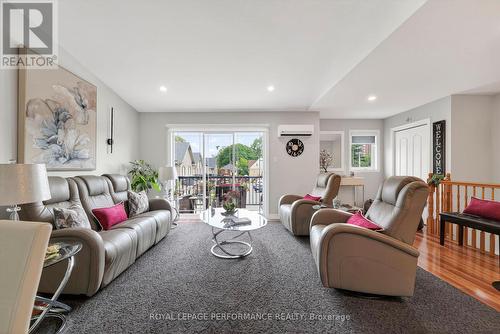 204 - 222 First Street E, Cornwall, ON - Indoor Photo Showing Living Room