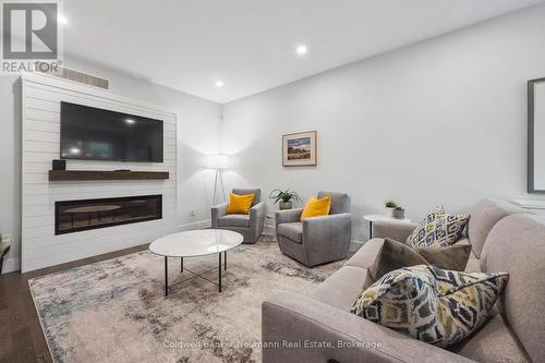 169 Morris Street, Guelph (St. Patrick'S Ward), ON - Indoor Photo Showing Living Room With Fireplace