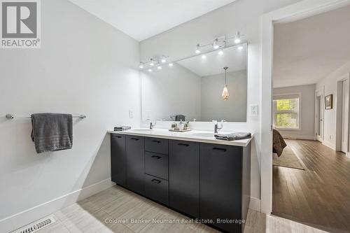 169 Morris Street, Guelph (St. Patrick'S Ward), ON - Indoor Photo Showing Bathroom