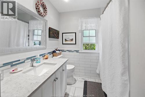 2720 Academy, Windsor, ON - Indoor Photo Showing Bathroom