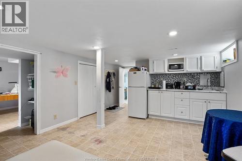 2720 Academy, Windsor, ON - Indoor Photo Showing Kitchen
