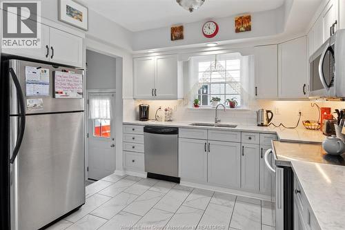 2720 Academy, Windsor, ON - Indoor Photo Showing Kitchen