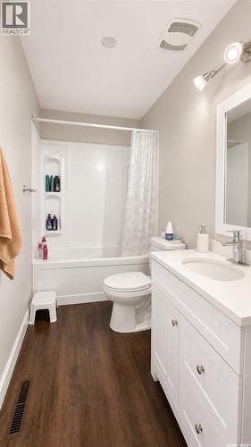 1924 22Nd Street W, Saskatoon, SK - Indoor Photo Showing Bathroom