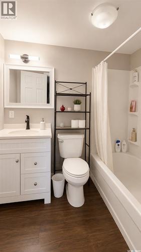 1924 22Nd Street W, Saskatoon, SK - Indoor Photo Showing Bathroom