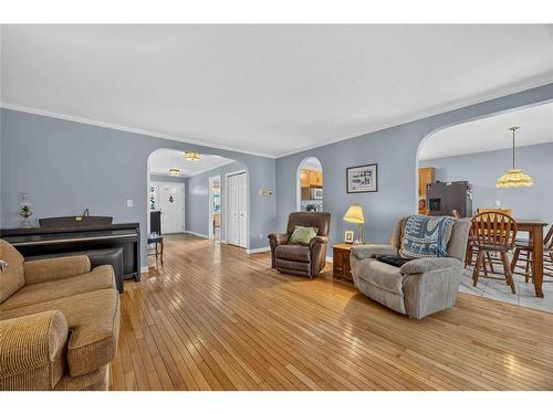 359-5700 Blackwell Sideroad, Sarnia, ON - Indoor Photo Showing Living Room
