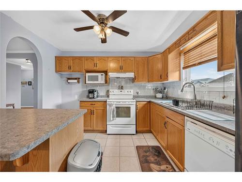 359-5700 Blackwell Sideroad, Sarnia, ON - Indoor Photo Showing Kitchen