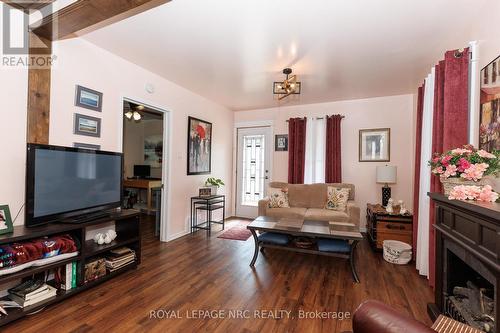 294 Davis Street, Port Colborne (Killaly East), ON - Indoor Photo Showing Living Room