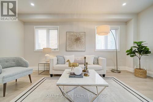 122 Mistysugar Trail, Vaughan, ON - Indoor Photo Showing Living Room