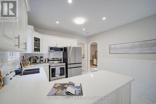 122 Mistysugar Trail, Vaughan, ON - Indoor Photo Showing Kitchen With Double Sink