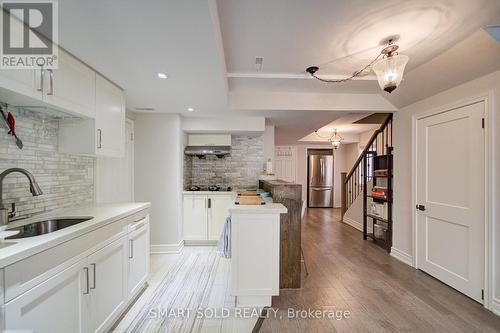 122 Mistysugar Trail, Vaughan, ON - Indoor Photo Showing Kitchen With Upgraded Kitchen