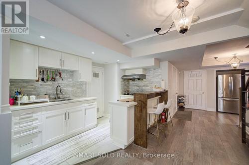 122 Mistysugar Trail, Vaughan, ON - Indoor Photo Showing Kitchen With Upgraded Kitchen