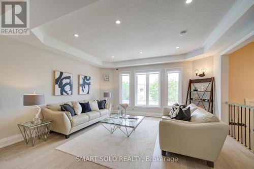 122 Mistysugar Trail, Vaughan, ON - Indoor Photo Showing Living Room