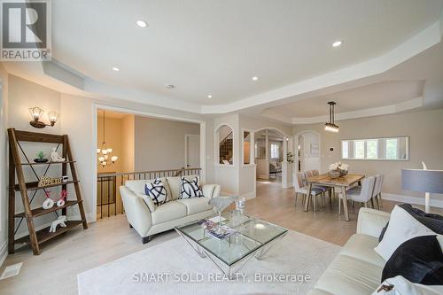 122 Mistysugar Trail, Vaughan, ON - Indoor Photo Showing Living Room