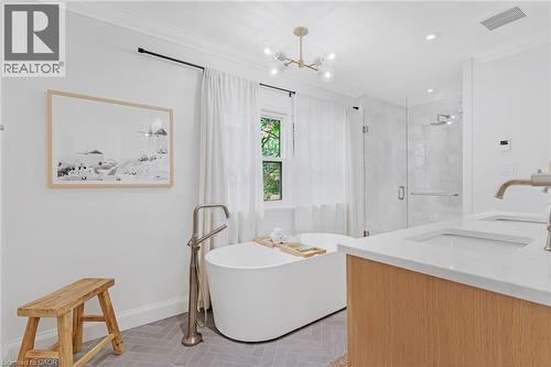 203 Forsyth Drive, Waterloo, ON - Indoor Photo Showing Bathroom