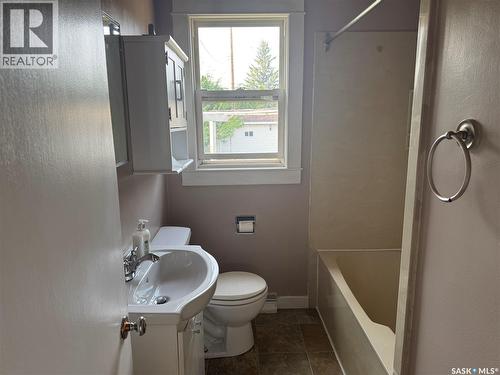 100 105Th Street W, Saskatoon, SK - Indoor Photo Showing Bathroom