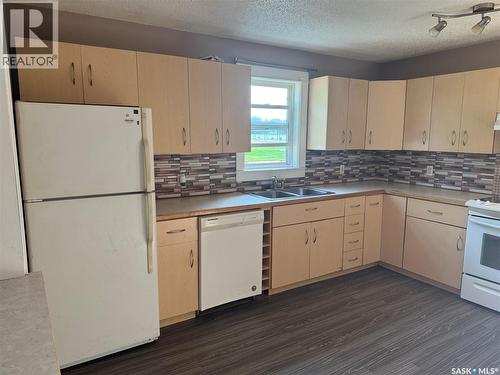 100 105Th Street W, Saskatoon, SK - Indoor Photo Showing Kitchen With Double Sink