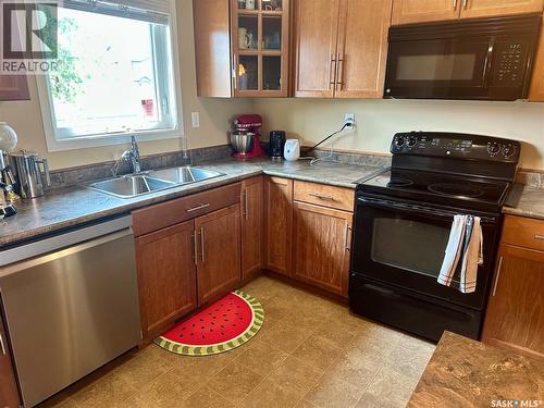 412 110 Shillington Crescent, Saskatoon, SK - Indoor Photo Showing Kitchen With Double Sink