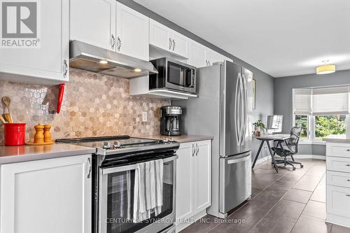 596 Deancourt Crescent, Ottawa, ON - Indoor Photo Showing Kitchen With Upgraded Kitchen