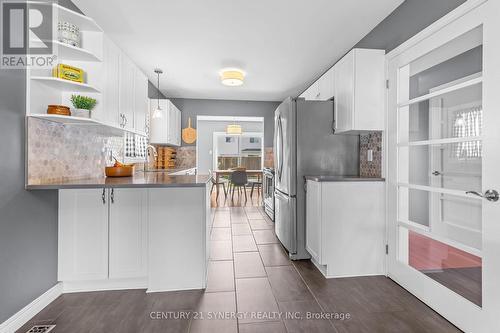 596 Deancourt Crescent, Ottawa, ON - Indoor Photo Showing Kitchen