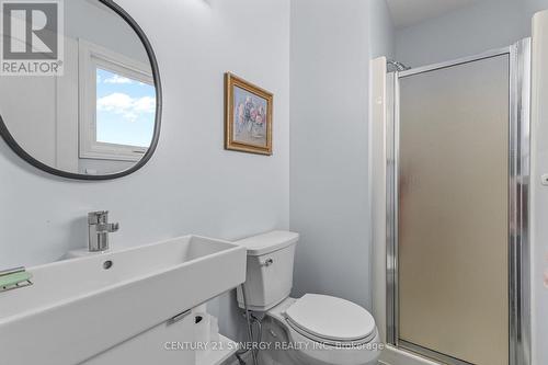 596 Deancourt Crescent, Ottawa, ON - Indoor Photo Showing Bathroom