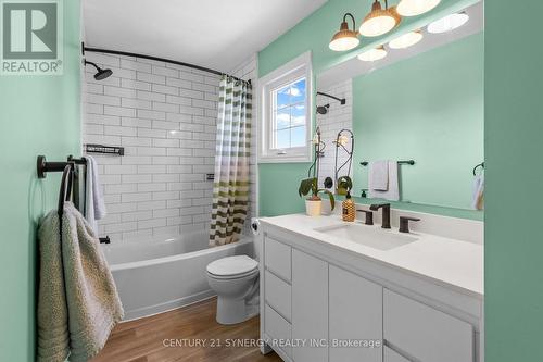596 Deancourt Crescent, Ottawa, ON - Indoor Photo Showing Bathroom