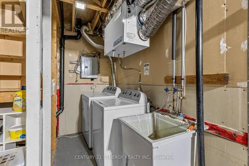 596 Deancourt Crescent, Ottawa, ON - Indoor Photo Showing Laundry Room