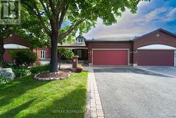 3 COULSON COURT  Ottawa, ON K2K 2X8