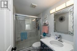 Main Floor 4-pc Bath - 