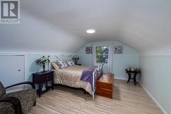 Upstairs Bedroom 2 - 
