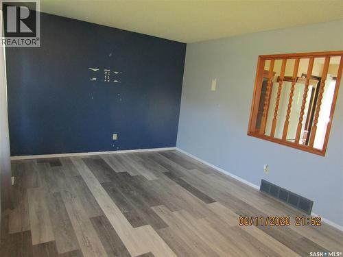 504 4Th Avenue W, Assiniboia, SK - Indoor Photo Showing Other Room