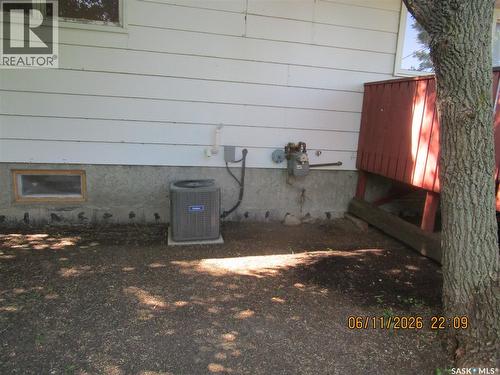 504 4Th Avenue W, Assiniboia, SK - Outdoor With Exterior