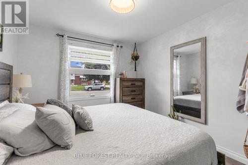 42 Dunwich Drive, St. Thomas, ON - Indoor Photo Showing Bedroom