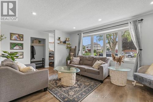42 Dunwich Drive, St. Thomas, ON - Indoor Photo Showing Living Room
