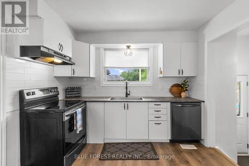 42 Dunwich Drive, St. Thomas, ON - Indoor Photo Showing Kitchen