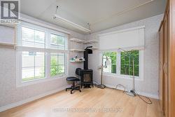 Bonus room, w/ separate entrance to deck - 